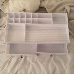 makeup organizer